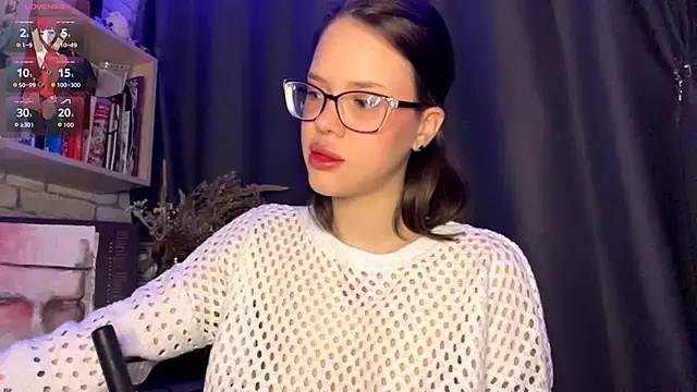 Snapshot of SarahHunnye chatting on March 28, 12:21 am SarahHunnye online show from March 28, 12:21 am