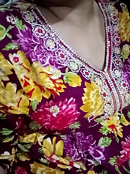 Snapshot of Gujju_bhabhi69 chatting on March 28, 6:18 pm Gujju bhabhi69 online show from March 28, 6:18 pm