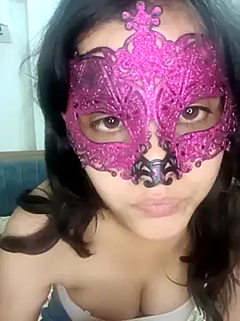 Snapshot of Hottymahi7 chatting on April 13, 11:21 pm Hottymahi7 online show from April 13, 11:21 pm