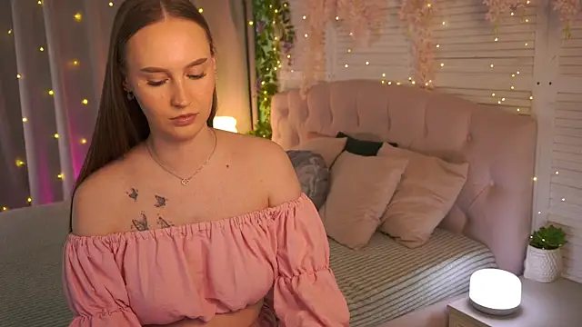 Snapshot of ViMilka chatting on March 25, 12:00 pm ViMilka online show from March 25, 12:00 pm