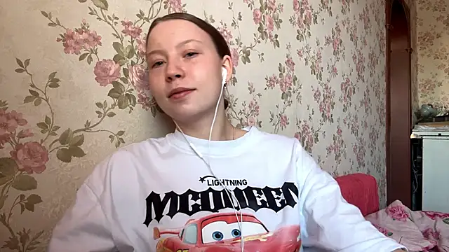 Snapshot of EleneShedden chatting on March 15, 12:44 pm EleneShedden online show from March 15, 12:44 pm