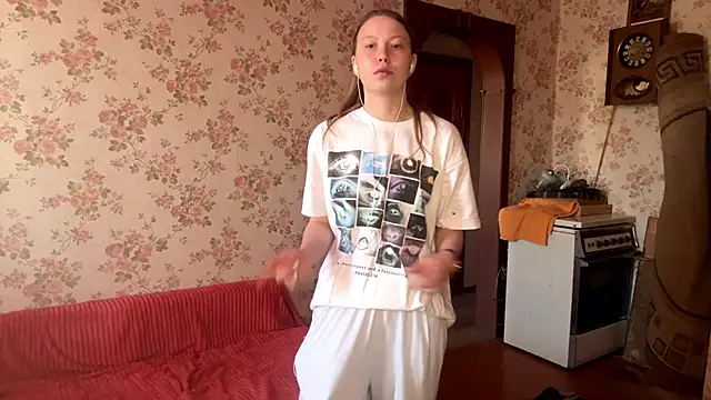 Snapshot of EleneShedden chatting on March 26, 1:28 pm EleneShedden online show from March 26, 1:28 pm