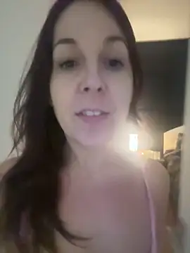 petitehotwife4u online show from April 10, 11:37 am