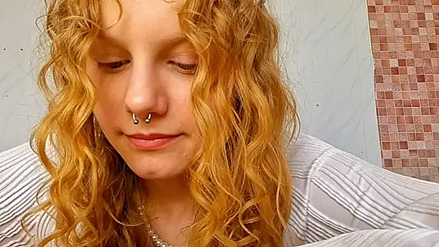 Snapshot of Kira_Wonderfullina chatting on March 27, 8:26 am Kira Wonderfullina online show from March 27, 8:26 am