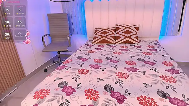 ZainaNour online show from March 18, 7:06 pm