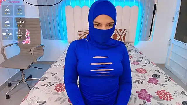 ZainaNour online show from March 27, 7:02 pm