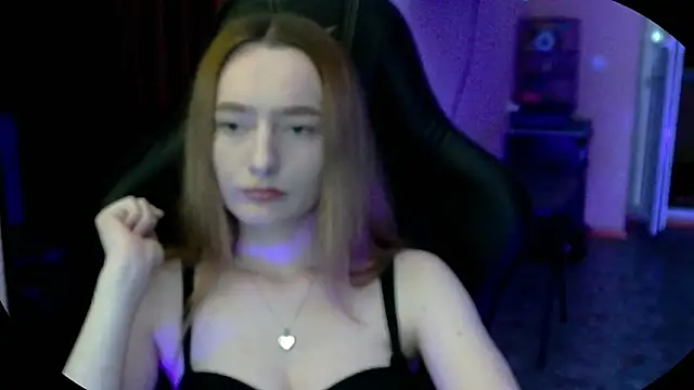 Snapshot of dilanklaver chatting on March 28, 10:20 pm dilanklaver online show from March 28, 10:20 pm