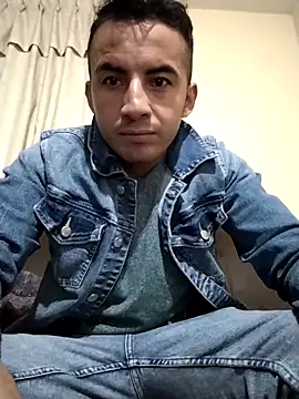 Snapshot of gabosexi007 chatting on March 17, 4:50 am gabosexi007 online show from March 17, 4:50 am