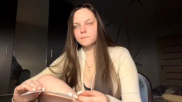 Snapshot of EmilyCroft chatting on March 20, 4:01 pm EmilyCroft online show from March 20, 4:01 pm