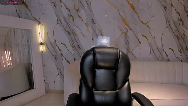 Snapshot of AntonellaDimeo chatting on June 20, 4:59 am AntonellaDimeo online show from June 20, 4:59 am