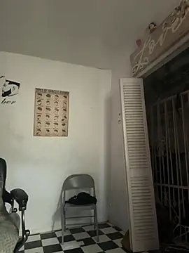 Snapshot of TSROYALE7527 chatting on March 18, 11:08 pm TSROYALE7527 online show from March 18, 11:08 pm