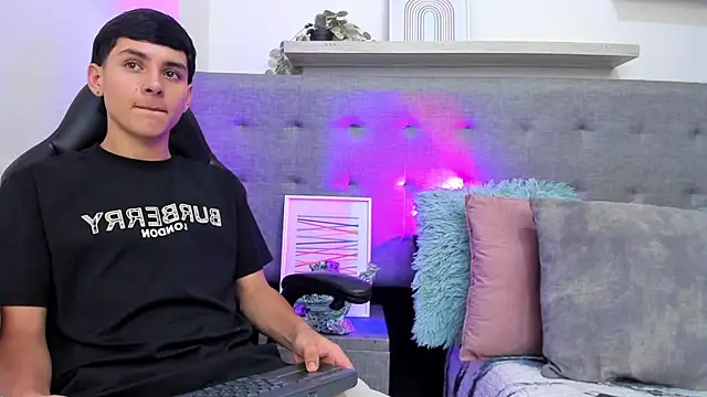 Andrew restrepoo online show from March 26, 10:10 am