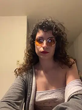 Snapshot of conejita000 chatting on March 25, 2:06 am conejita000 online show from March 25, 2:06 am