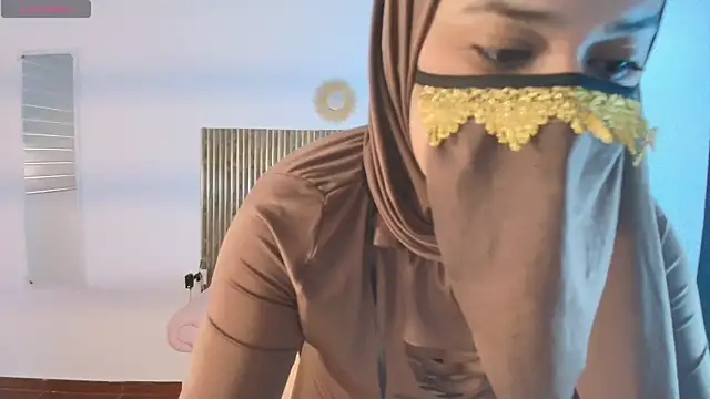 Aminaa Kaarim online show from May 8, 6:24 pm