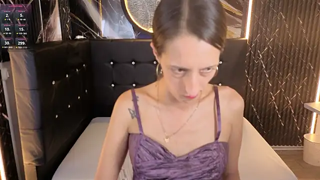 Snapshot of Karolynrousse_ chatting on March 20, 5:40 pm Karolynrousse online show from March 20, 5:40 pm