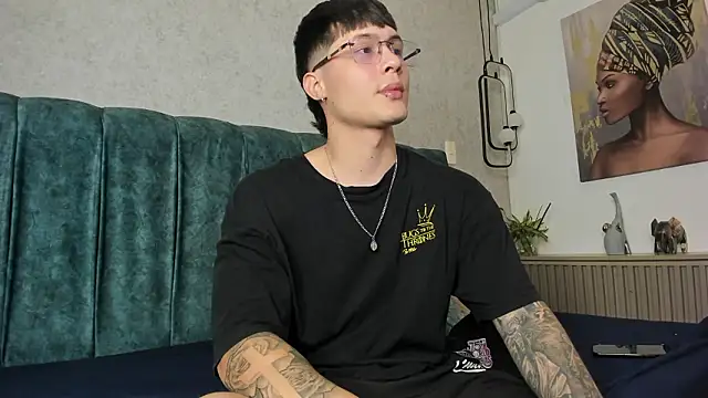 Santii Twink online show from March 19, 3:43 am