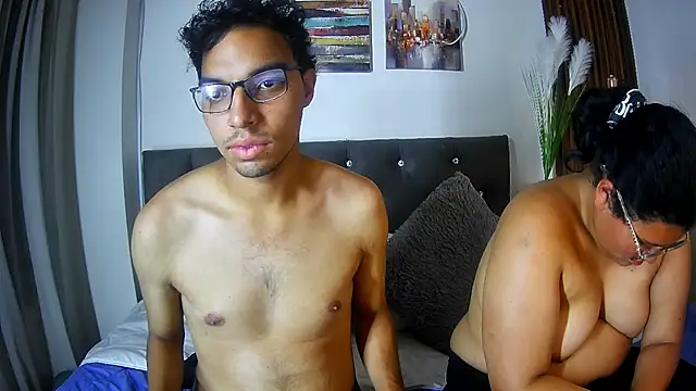 naughtycouplex  online show from March 26, 1:33 am