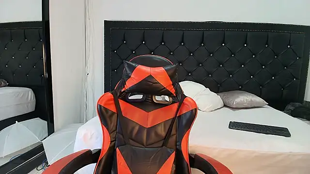 NohaDrake online show from March 21, 8:19 am