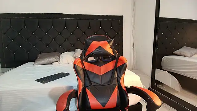 NohaDrake online show from March 23, 4:27 am