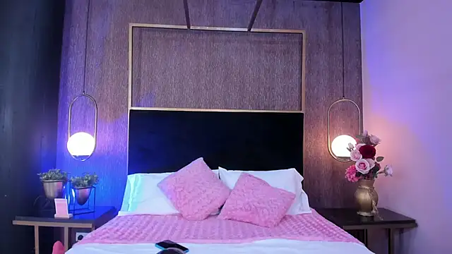 Snapshot of hayli_monroe chatting on March 18, 7:06 pm hayli monroe online show from March 18, 7:06 pm