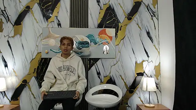 Snapshot of AVENGER_GUYS1 chatting on March 21, 1:05 pm AVENGER GUYS1 online show from March 21, 1:05 pm