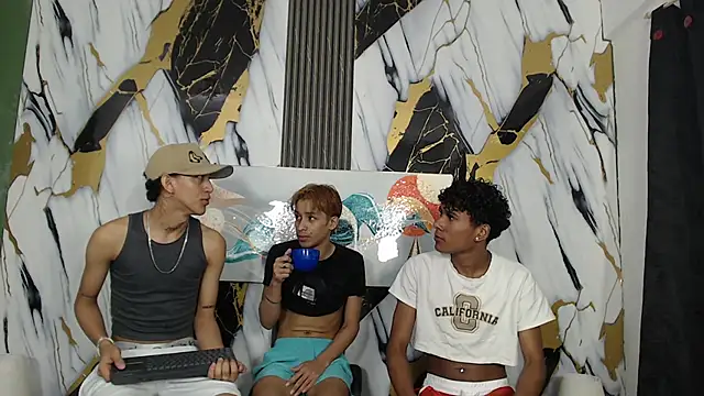 Snapshot of AVENGER_GUYS1 chatting on March 23, 1:04 pm AVENGER GUYS1 online show from March 23, 1:04 pm