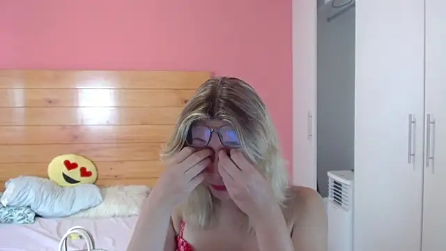 Snapshot of Dulce_Victoria_ chatting on March 21, 12:26 am Dulce Victoria online show from March 21, 12:26 am