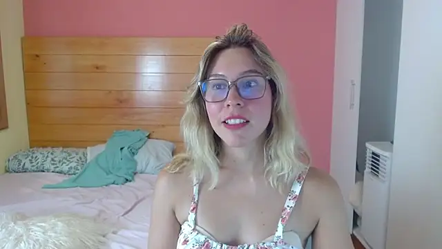 Snapshot of Dulce_Victoria_ chatting on March 21, 11:41 pm Dulce Victoria online show from March 21, 11:41 pm