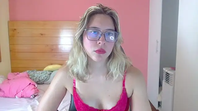 Snapshot of Dulce_Victoria_ chatting on March 28, 11:59 pm Dulce Victoria online show from March 28, 11:59 pm