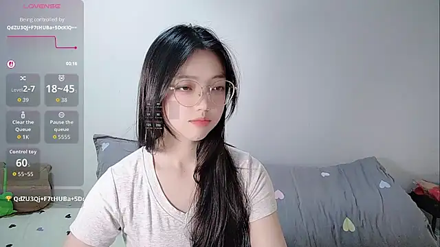 Snapshot of oblakitty_ chatting on March 27, 5:35 am oblakitty online show from March 27, 5:35 am