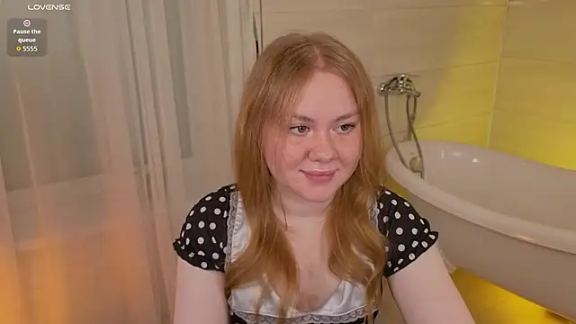 Snapshot of BeeTrix chatting on March 25, 12:44 pm BeeTrix online show from March 25, 12:44 pm