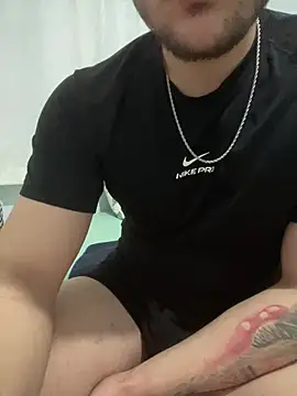 Snapshot of cinoo34 chatting on March 22, 11:41 pm cinoo34 online show from March 22, 11:41 pm