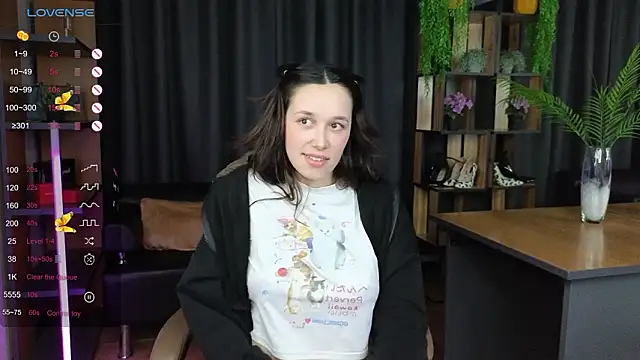 Snapshot of Amina_JonsX chatting on March 19, 12:42 pm Amina JonsX online show from March 19, 12:42 pm