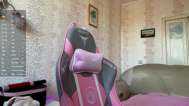 Snapshot of AnnWaddie chatting on March 21, 10:20 am AnnWaddie online show from March 21, 10:20 am