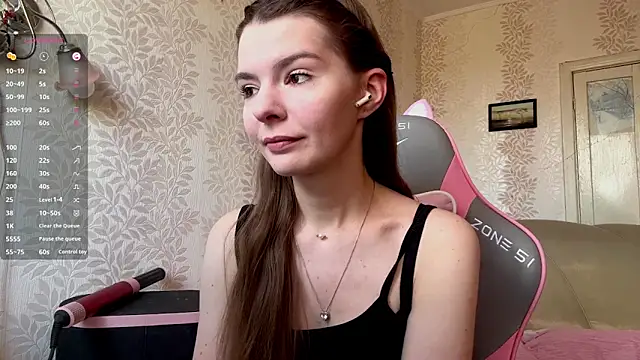 Snapshot of AnnWaddie chatting on March 25, 10:21 am AnnWaddie online show from March 25, 10:21 am