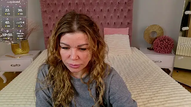 Snapshot of Eloises chatting on May 2, 6:40 am Eloises online show from May 2, 6:40 am