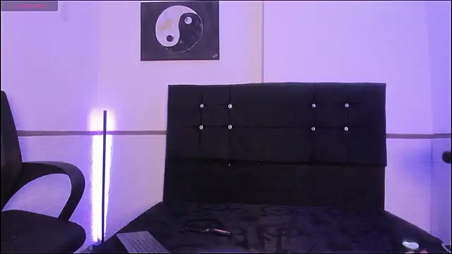 Snapshot of KendallRain chatting on March 18, 1:09 am KendallRain online show from March 18, 1:09 am