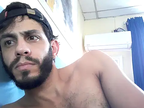 Snapshot of LatinBigClouds22cm chatting on March 17, 5:49 pm LatinBigClouds22cm online show from March 17, 5:49 pm