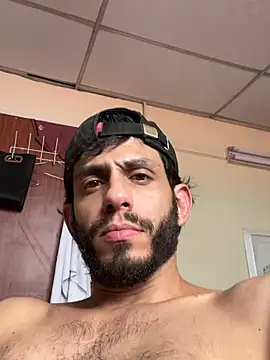 Snapshot of LatinBigClouds22cm chatting on March 18, 6:44 pm LatinBigClouds22cm online show from March 18, 6:44 pm