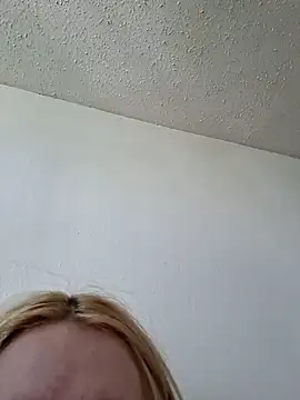 Snapshot of HeyItsChloe chatting on March 21, 8:12 pm HeyItsChloe online show from March 21, 8:12 pm