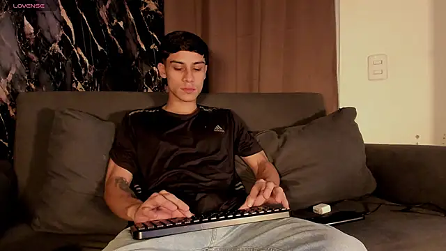 Axel DavisSM online show from March 19, 1:15 pm