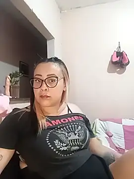lua-bfly online show from April 21, 8:44 pm