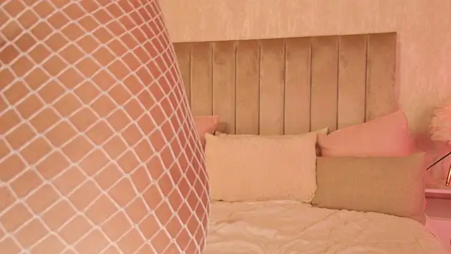 Snapshot of Liora_Sol chatting on March 26, 10:59 pm Liora Sol online show from March 26, 10:59 pm