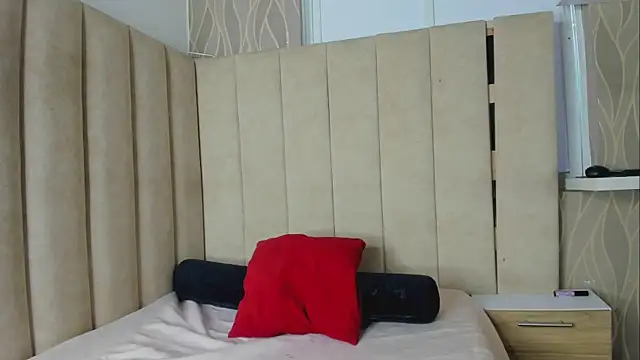 Snapshot of Kitty_Swwet chatting on March 25, 1:17 pm Kitty Swwet online show from March 25, 1:17 pm