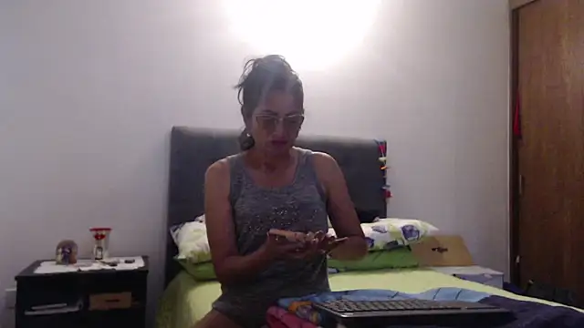 Taniafirelux online show from March 25, 10:49 pm