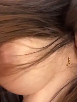 Snapshot of molyyuyu chatting on March 27, 8:26 am molyyuyu online show from March 27, 8:26 am