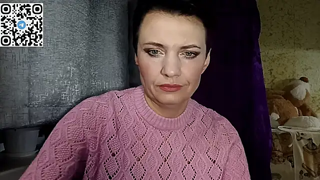 Snapshot of HotMamaQueen234 chatting on April 7, 7:14 pm HotMamaQueen234 online show from April 7, 7:14 pm