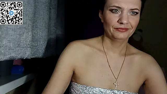 Snapshot of HotMamaQueen234 chatting on April 9, 7:08 pm HotMamaQueen234 online show from April 9, 7:08 pm