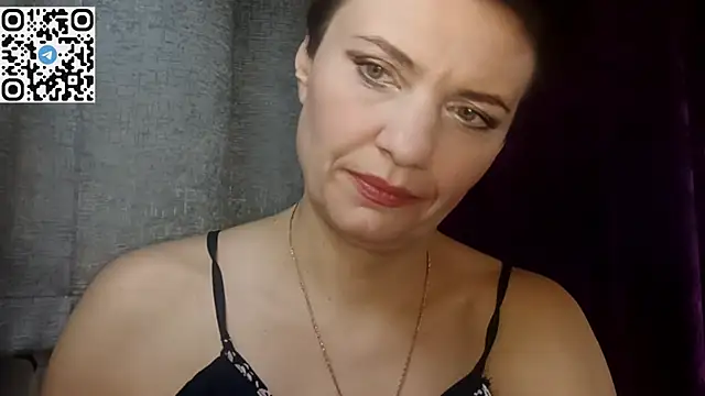 Snapshot of HotMamaQueen234 chatting on April 13, 7:19 pm HotMamaQueen234 online show from April 13, 7:19 pm