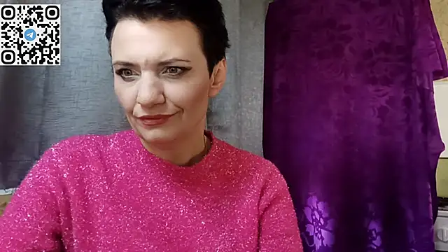 Snapshot of HotMamaQueen234 chatting on April 15, 2:02 pm HotMamaQueen234 online show from April 15, 2:02 pm